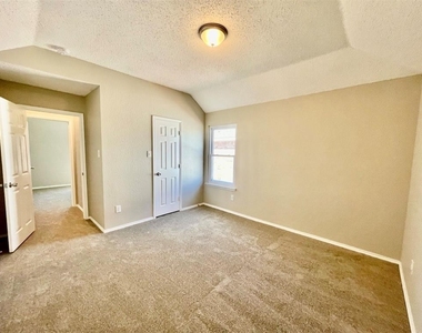 2852 Clear Creek Drive - Photo Thumbnail 20