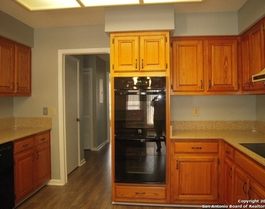 5804 Grandwood Dr - Photo Thumbnail 8