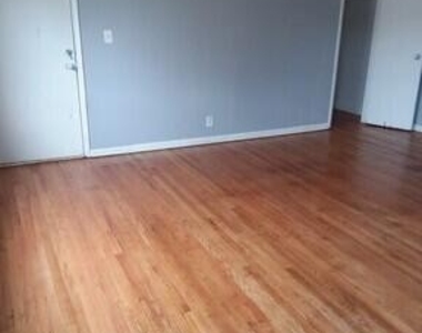 9335 W Sheridan Ave - Photo Thumbnail 1