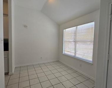 2103 Davis Street - Photo Thumbnail 4