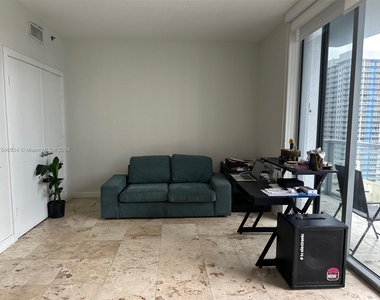 1060 Brickell Ave - Photo Thumbnail 4