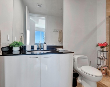 15811 Collins Ave - Photo Thumbnail 28