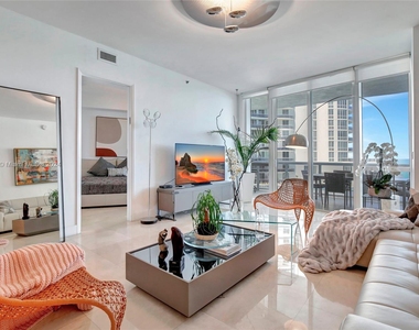 15811 Collins Ave - Photo Thumbnail 4