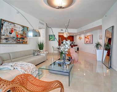 15811 Collins Ave - Photo Thumbnail 6