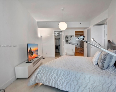 15811 Collins Ave - Photo Thumbnail 19