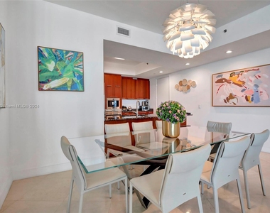 15811 Collins Ave - Photo Thumbnail 11