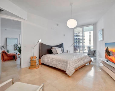 15811 Collins Ave - Photo Thumbnail 17