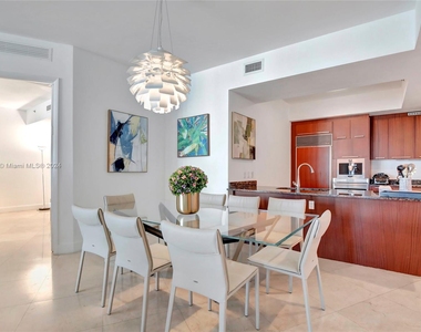 15811 Collins Ave - Photo Thumbnail 10