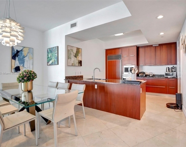 15811 Collins Ave - Photo Thumbnail 12