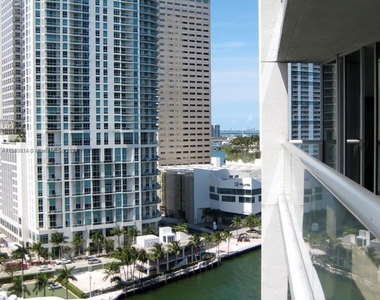 465 Brickell Ave - Photo Thumbnail 3