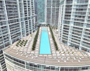 465 Brickell Ave - Photo Thumbnail 6