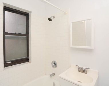 5417 N. Kenmore, Unit C102 - Photo Thumbnail 16