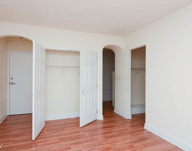 5417 N. Kenmore, Unit C102 - Photo Thumbnail 11