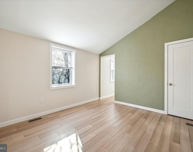 224 Greenwich St - Photo Thumbnail 8