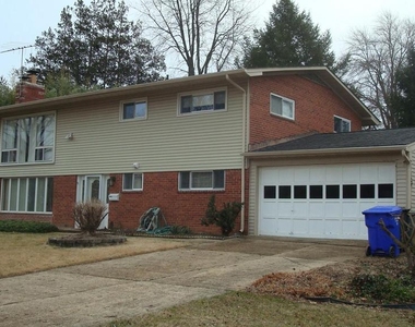 6713 Old Chesterbrook Rd - Photo Thumbnail 3