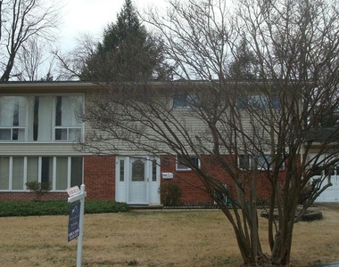 6713 Old Chesterbrook Rd - Photo Thumbnail 0