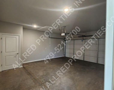 1609 Sw Casuarina Dr - Photo Thumbnail 8