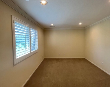 2989 West Canyon Avenue - Photo Thumbnail 12