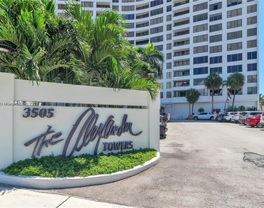 3505 S Ocean Dr - Photo Thumbnail 15