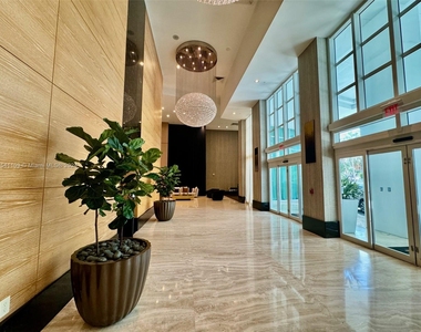 950 Brickell Bay Dr - Photo Thumbnail 18