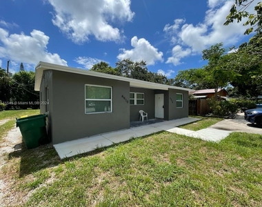 4910 Sw 28th Ter - Photo Thumbnail 0