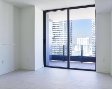 1000 Brickell Plaza - Photo Thumbnail 11