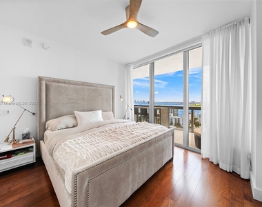 6899 Collins Ave - Photo Thumbnail 12