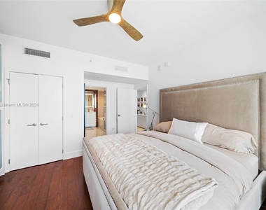 6899 Collins Ave - Photo Thumbnail 13