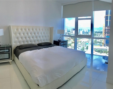 18201 Collins Ave - Photo Thumbnail 3