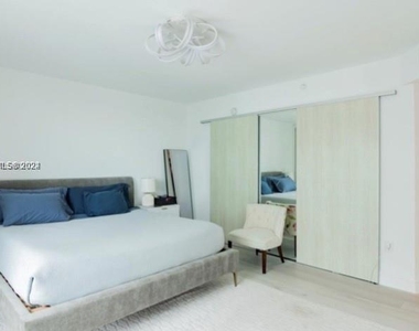 9401 Collins Ave - Photo Thumbnail 5