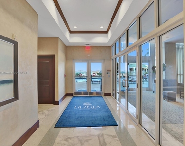 16699 Collins Ave Avail June 3rd - Photo Thumbnail 20