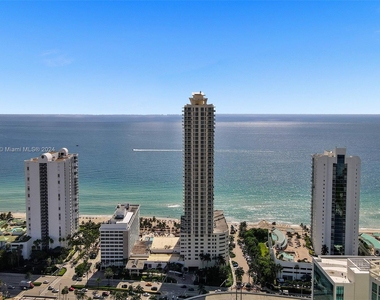 16699 Collins Ave Avail June 3rd - Photo Thumbnail 33