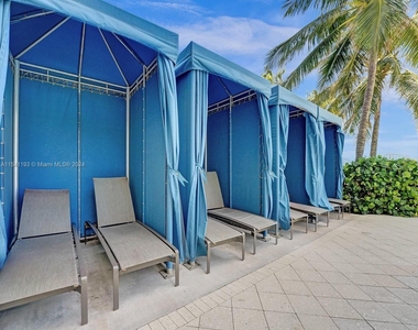 16699 Collins Ave Avail June 3rd - Photo Thumbnail 24