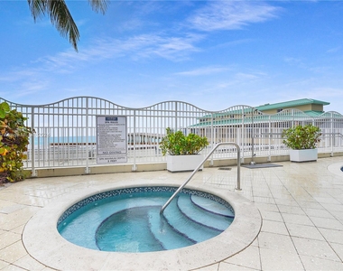 16699 Collins Ave Avail June 3rd - Photo Thumbnail 25