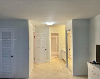 7135 Collins Ave - Photo Thumbnail 8