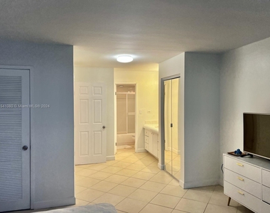 7135 Collins Ave - Photo Thumbnail 5