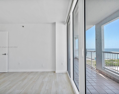 9341 Collins Ave - Photo Thumbnail 32