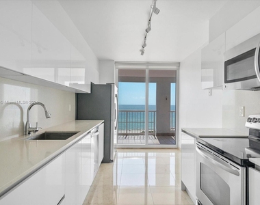 9341 Collins Ave - Photo Thumbnail 11