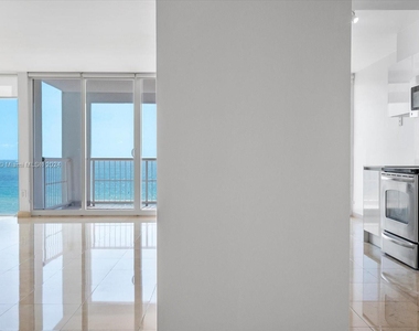 9341 Collins Ave - Photo Thumbnail 7