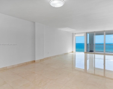 9341 Collins Ave - Photo Thumbnail 8