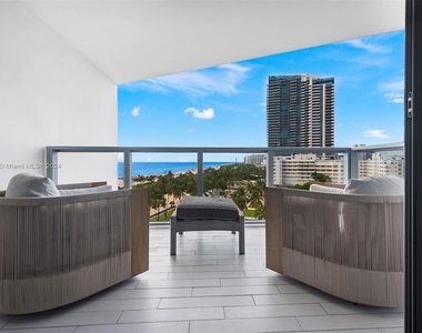 2201 Collins Ave - Photo Thumbnail 15