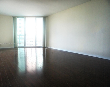 335 S Biscayne Blvd - Photo Thumbnail 3