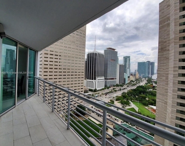 335 S Biscayne Blvd - Photo Thumbnail 1