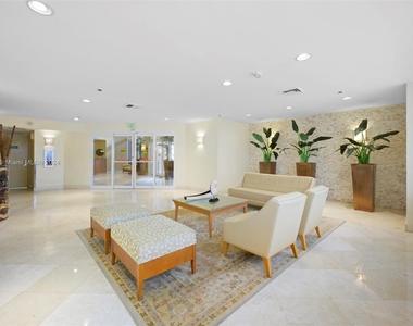 6767 Collins Ave - Photo Thumbnail 18