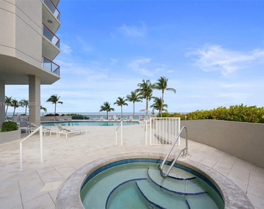 6767 Collins Ave - Photo Thumbnail 23