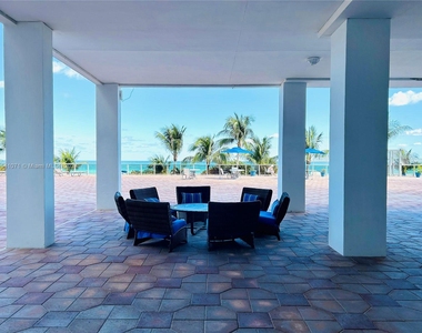 6039 W Collins Ave - Photo Thumbnail 32