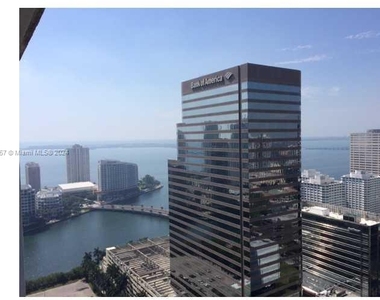 500 Brickell Ave - Photo Thumbnail 0