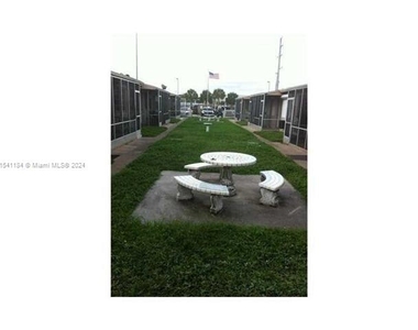 2211 Lincoln St - Photo Thumbnail 2