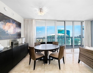 465 Brickell Ave - Photo Thumbnail 4