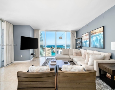 465 Brickell Ave - Photo Thumbnail 8